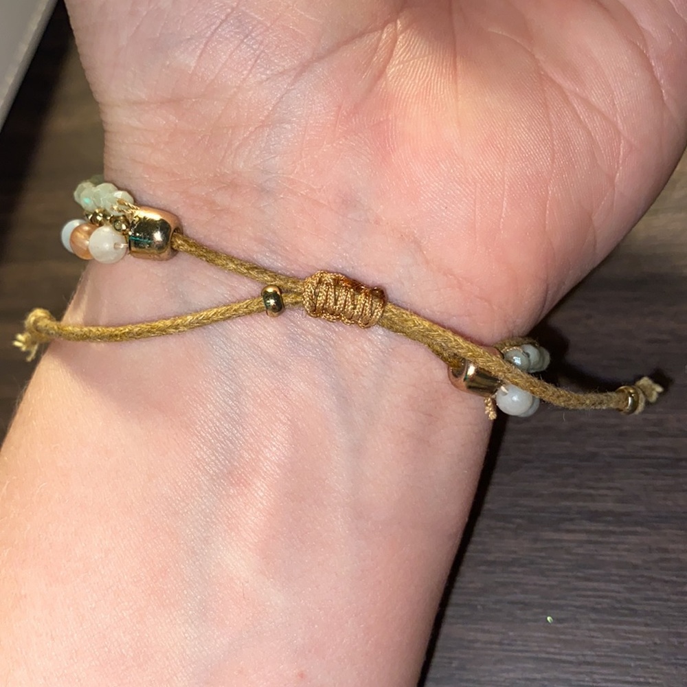 pull string bracelet - Picture 3 of 3